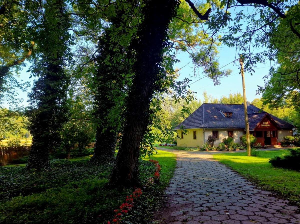Hostel Domek Ogrodnika Przy Muzeum W Przeworsku Zespole Palacowo - Parkowym 외부 사진